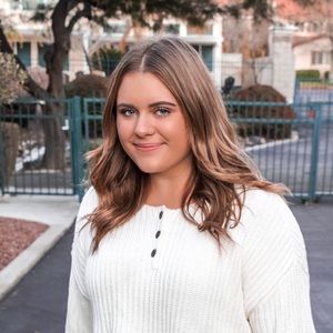 Meet your Posher, Katelyn